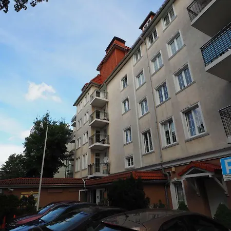 By The Beach, Elevator Апартаменти *